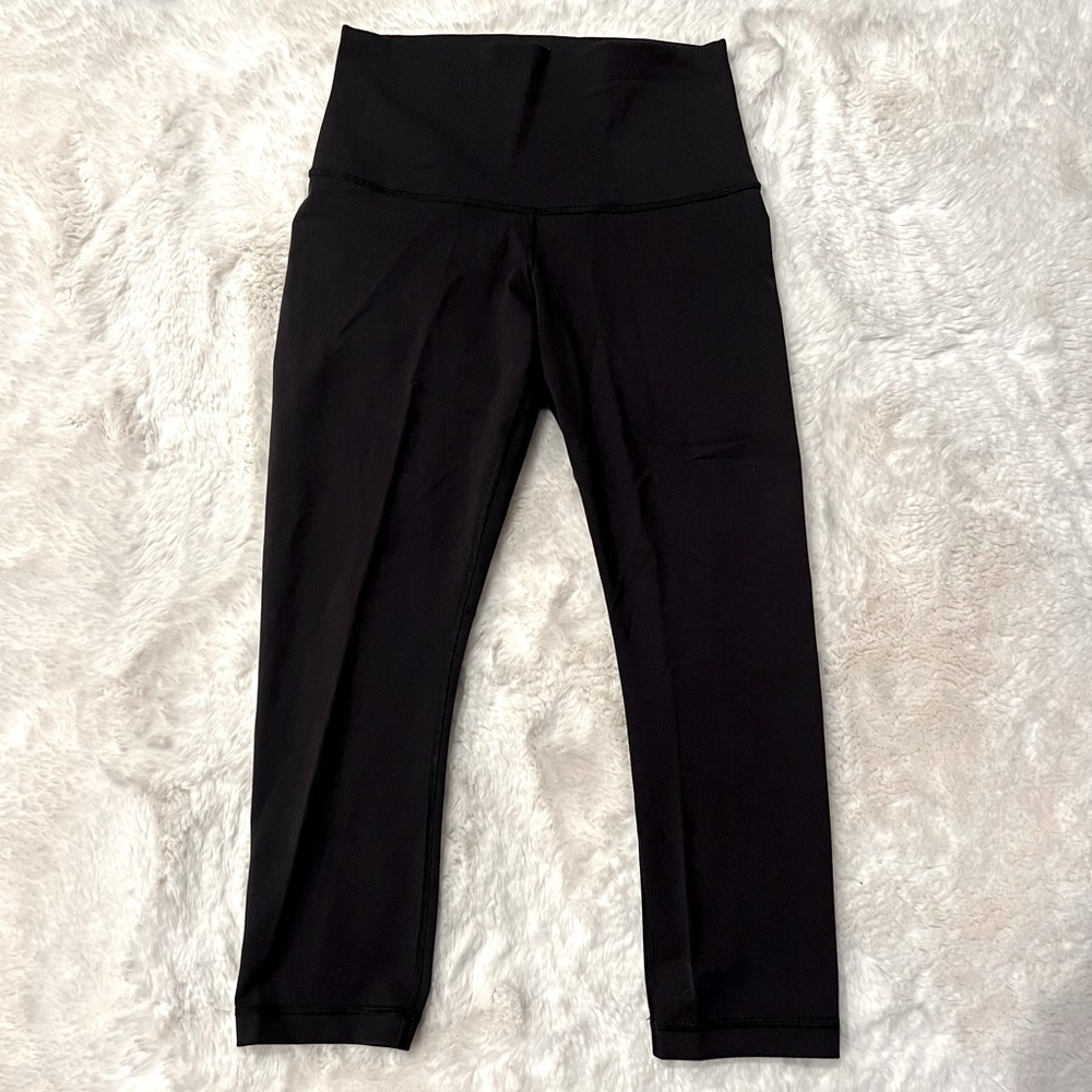 Lululemon black crop leggings. Size 6. Excellent condition.